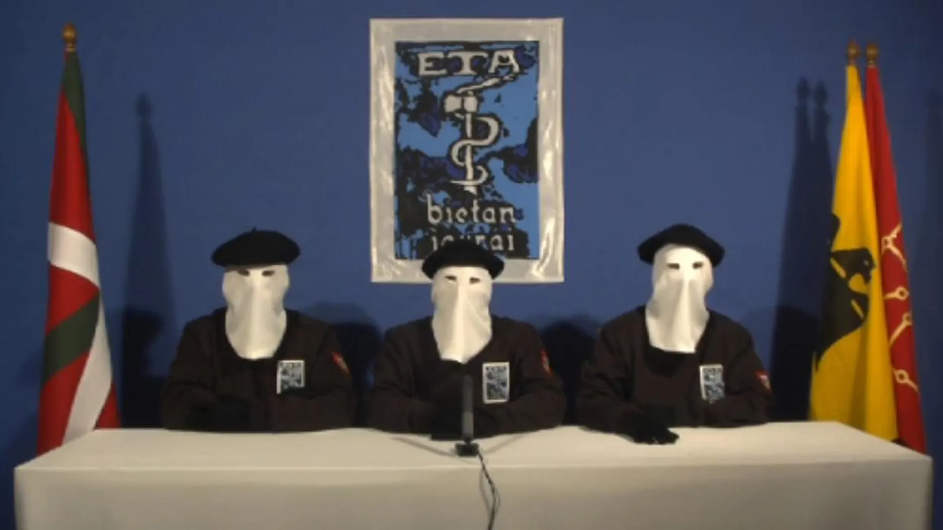 Imagen del vídeo enviado por ETA para anunciar el cese de la violencia en 2011