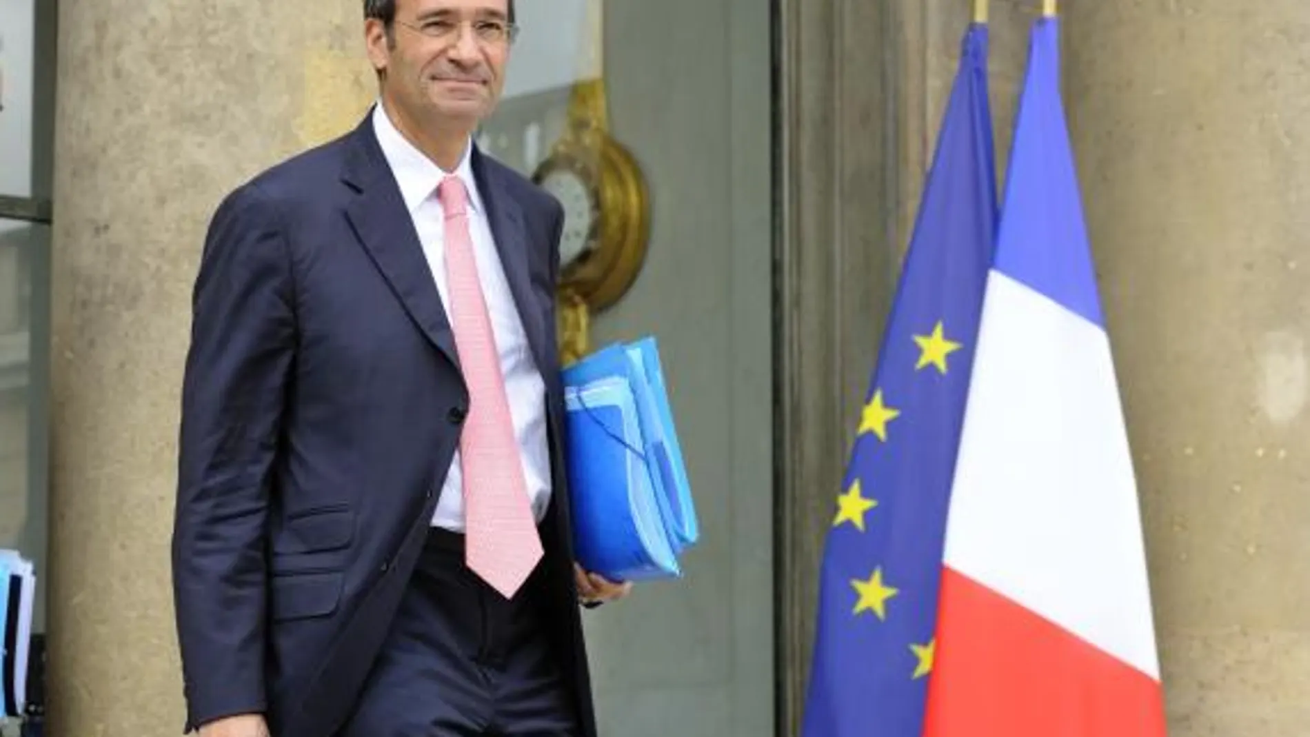 El ministro de Trabajo renuncia como tesorero del partido de Sarkozy