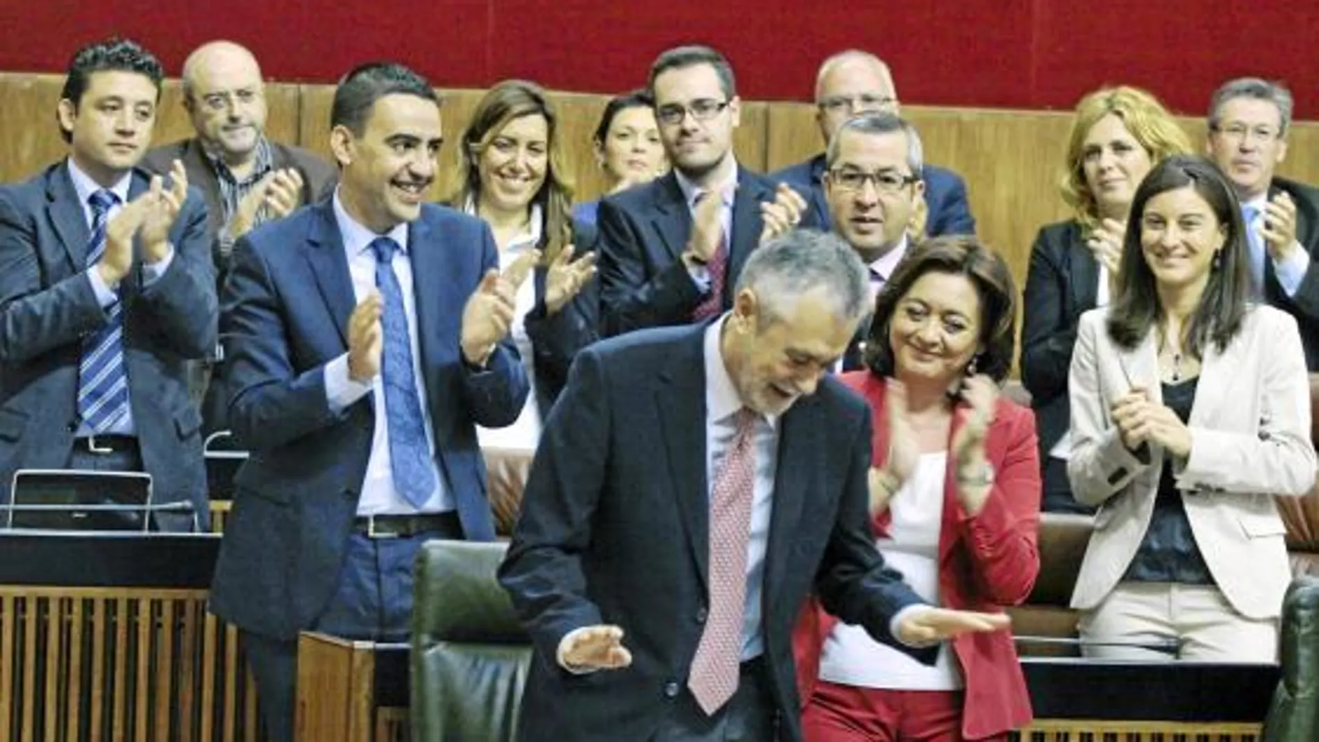 Los diputados socialistas aplaudieron de nuevo las medidas del presidente de la Junta