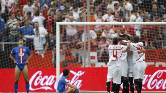 El Sevilla recupera su identidad y zarandea a un flojo Atlético (3-1)