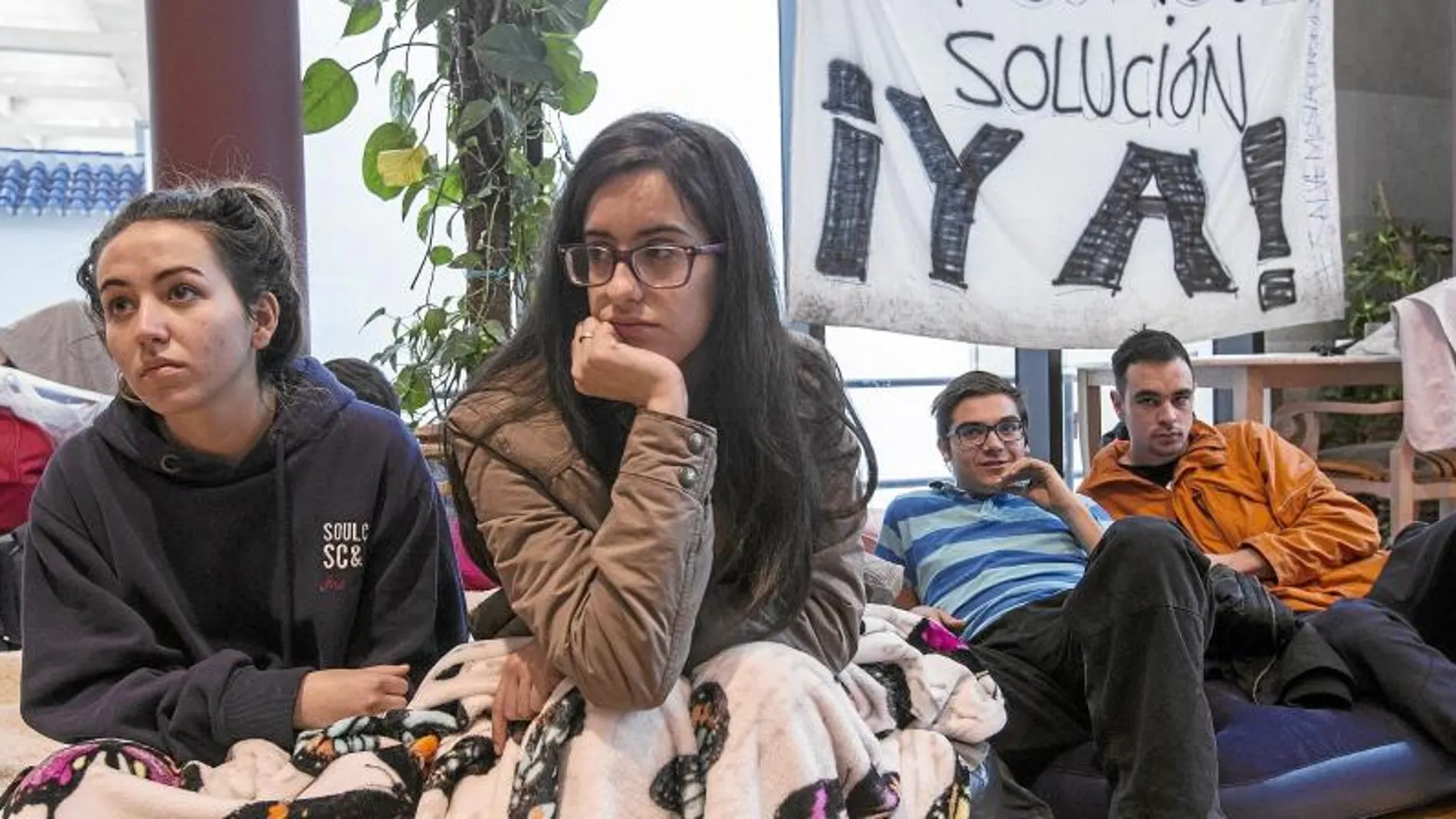 Una protesta de alumnos y empleados de la escuela de hostelería La Cónsula