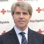 Ángel Garrido, durante su visita a la nueva sede de Cruz Roja en Alcalá de Henares. (Foto: D.Sinova)