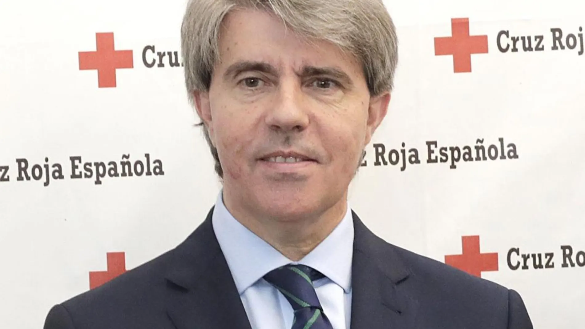 Ángel Garrido, durante su visita a la nueva sede de Cruz Roja en Alcalá de Henares. (Foto: D.Sinova)
