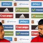 Los jugadores de la selección española de fútbol Thiago Alcantara (i) y Manuel Agudo "Nolito"durante la rueda de prensa