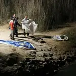  Hallan restos humanos en dos maletas junto a unas lagunas de Alicante