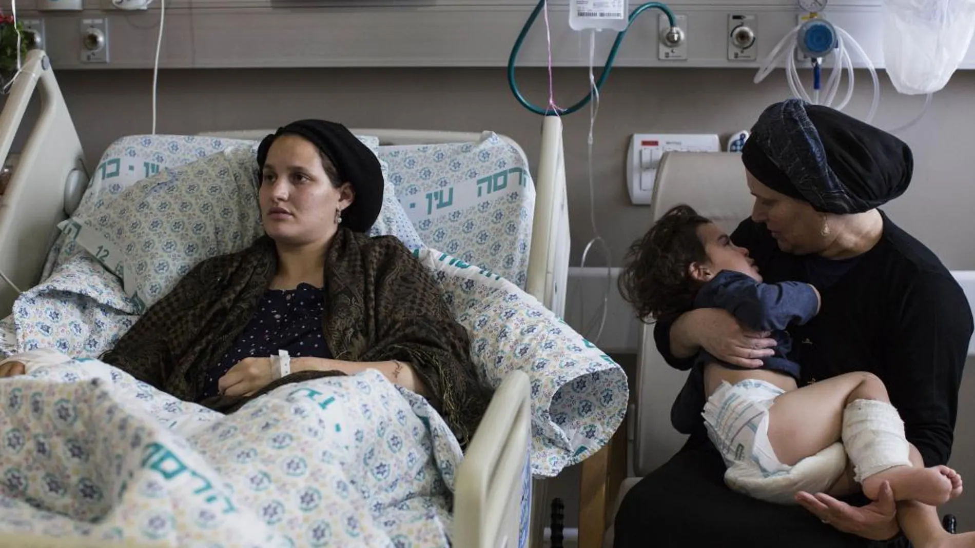 Odel Bennett, hospitalizada junto a su hijo de 2 años de edad, tras ser apuñalados por un palestino