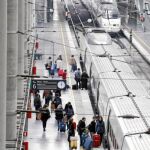 Pocos fueron los viajeros que acudieron ayer a la nueva estación de Atocha sin su cámara para inmortalizar el primer viaje a Valencia