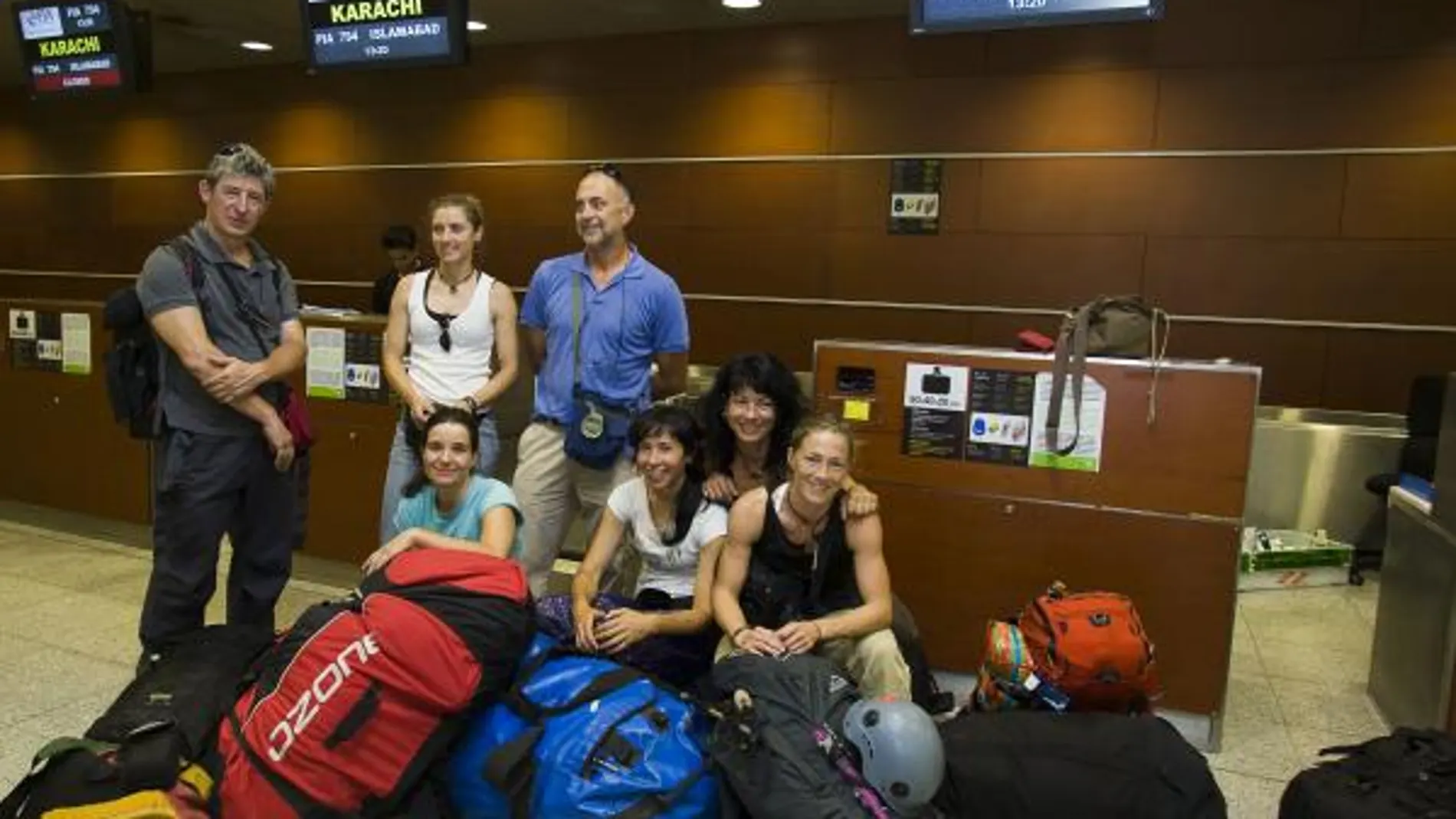 El segundo grupo de la expedición partió ayer del aeropuerto de Barcelona