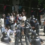 La retirada del cadáver del senegalés fallecido provocó momentos de tensión