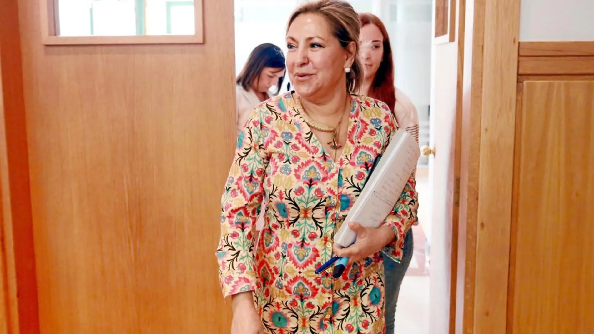 La vicepresidenta, Rosa Valdeón, antes de explicar los acuerdos aprobados en el Consejo de Gobierno