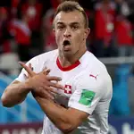 Xherdan Shaqiri celebra un gol con Suiza.