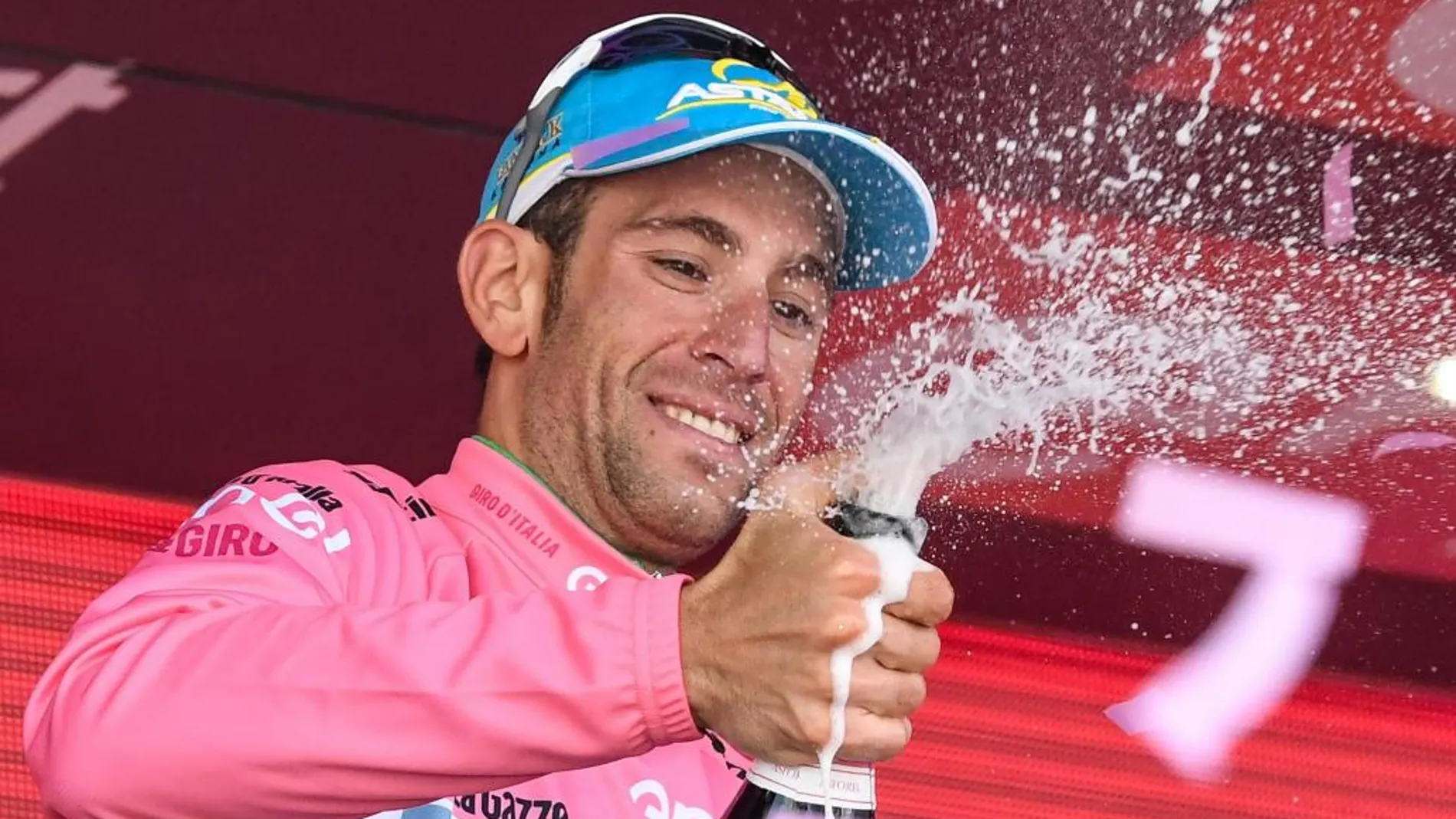 Vincenzo Nibali celebra su victoria.