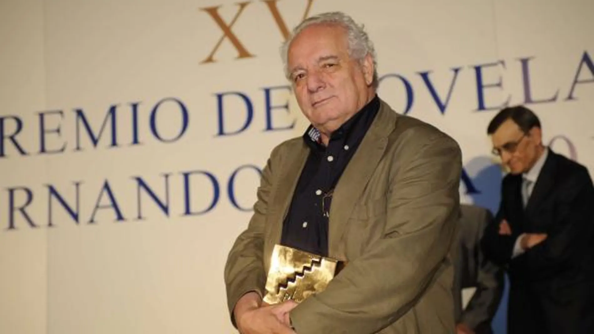 Javier Reverte tras recibir el Premio Fernando Lara