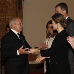 La Reina Letizia entrega la Medalla de Oro al Mérito en las Bellas Artes del año 2014 a Manuel Benítez «El Cordobés»