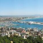 La visión angular de las tres capitales mediterráneas marca la exposición. De arriba abajo, fotografías de Barcelona, Valencia y Palma de Mallorca