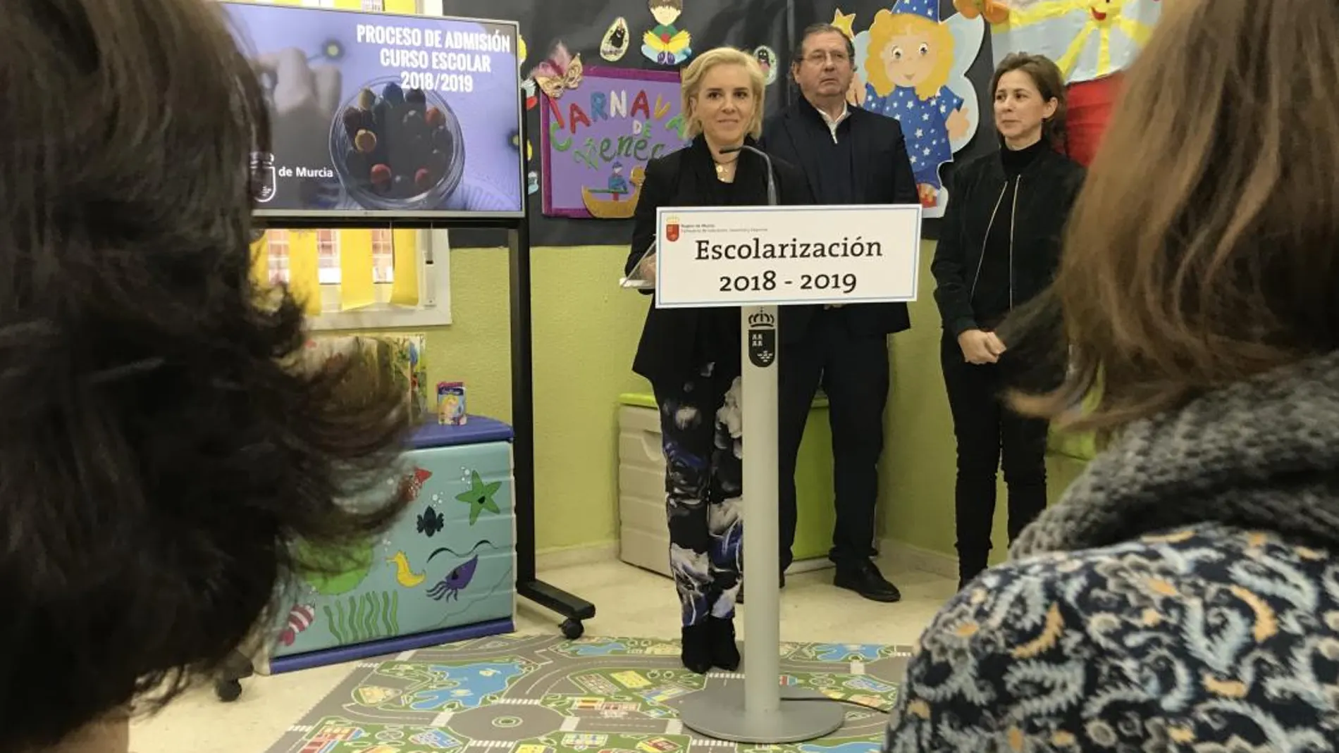 La consejera de Educación, Juventud y Deportes, Adela Martínez-Cachá, presentó ayer el proceso de admisión de alumnado para el curso escolar 2018/19 con novedades respecto a las solicitudes de los centros escogidos por los padres y madres de la Región