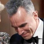 Daniel Day-Lewis bromeó con Meryl Streep, que le entregó el Oscar, y que lo ganó en 2012 por «La dama de hierro»