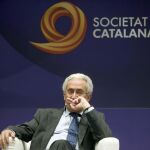 El exministro de trabajo del PP Juan Carlos Aparicio, ha participado en Barcelona, en la mesa redonda sobre las pensiones, organizada por Societat Civil Catalana.
