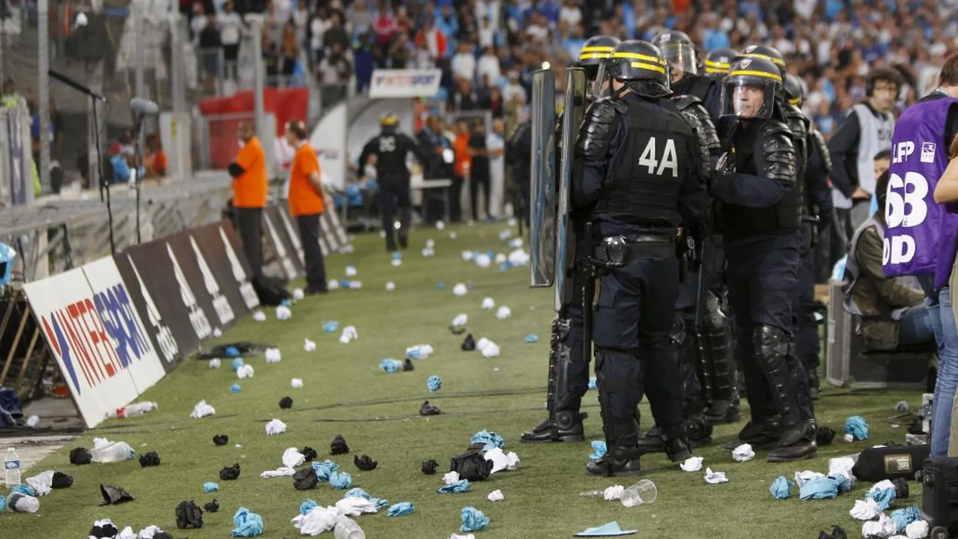 Incidentes en el encuentro entre Olympique de Marsella y Olympique de Lyon.