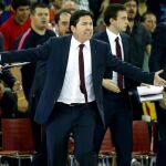 El entrenador del Barcelona, Xavi Pascual, gesticula en un momento del partido de ayer ante el Real Madrid