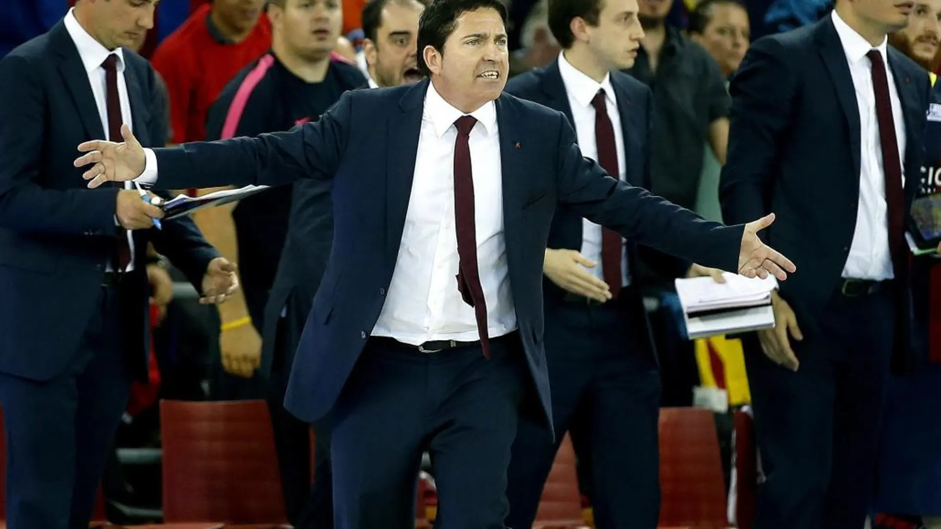 El entrenador del Barcelona, Xavi Pascual, gesticula en un momento del partido de ayer ante el Real Madrid