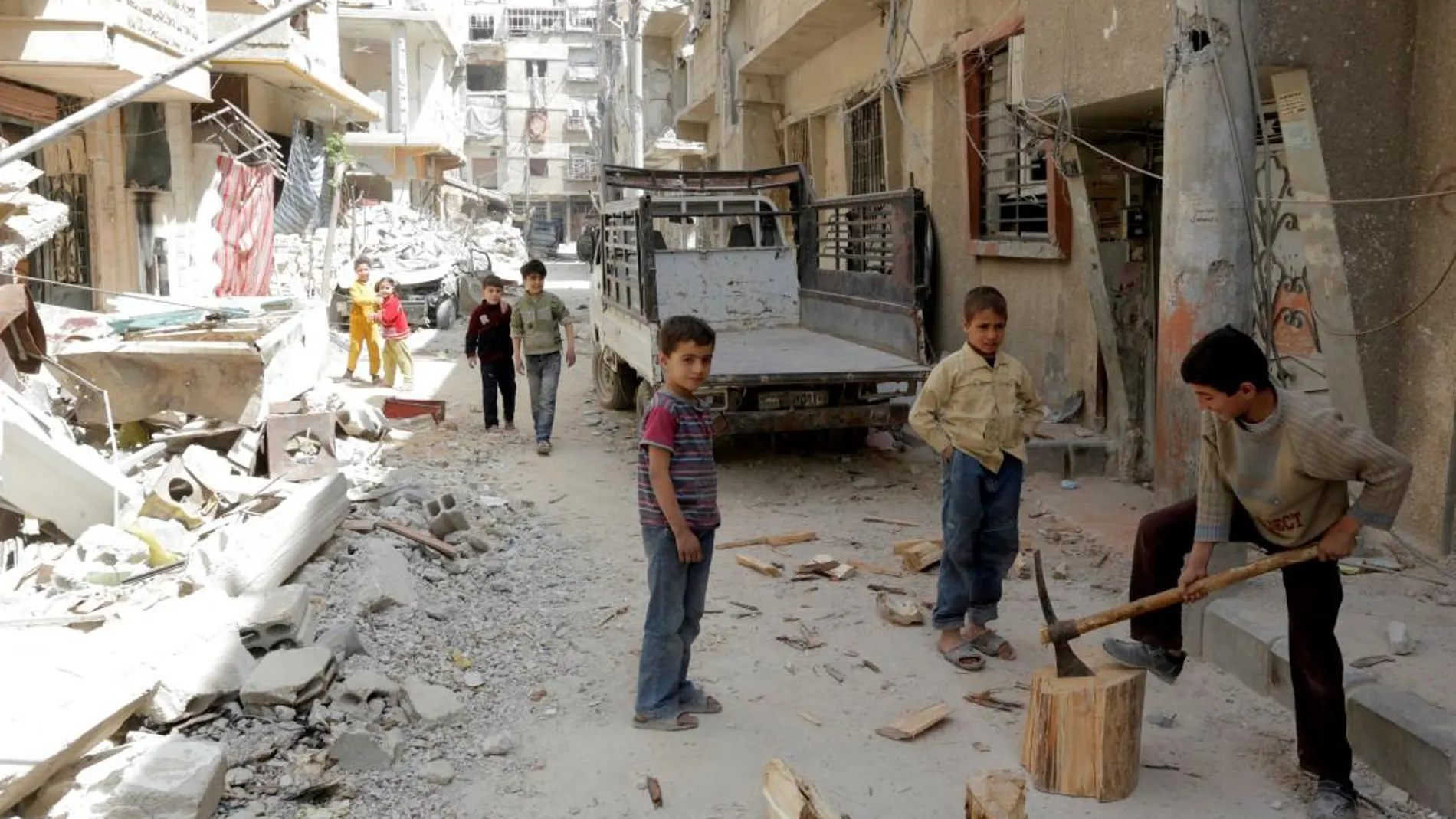 Niños juegan en la localidad de Duma, en Siria / Efe
