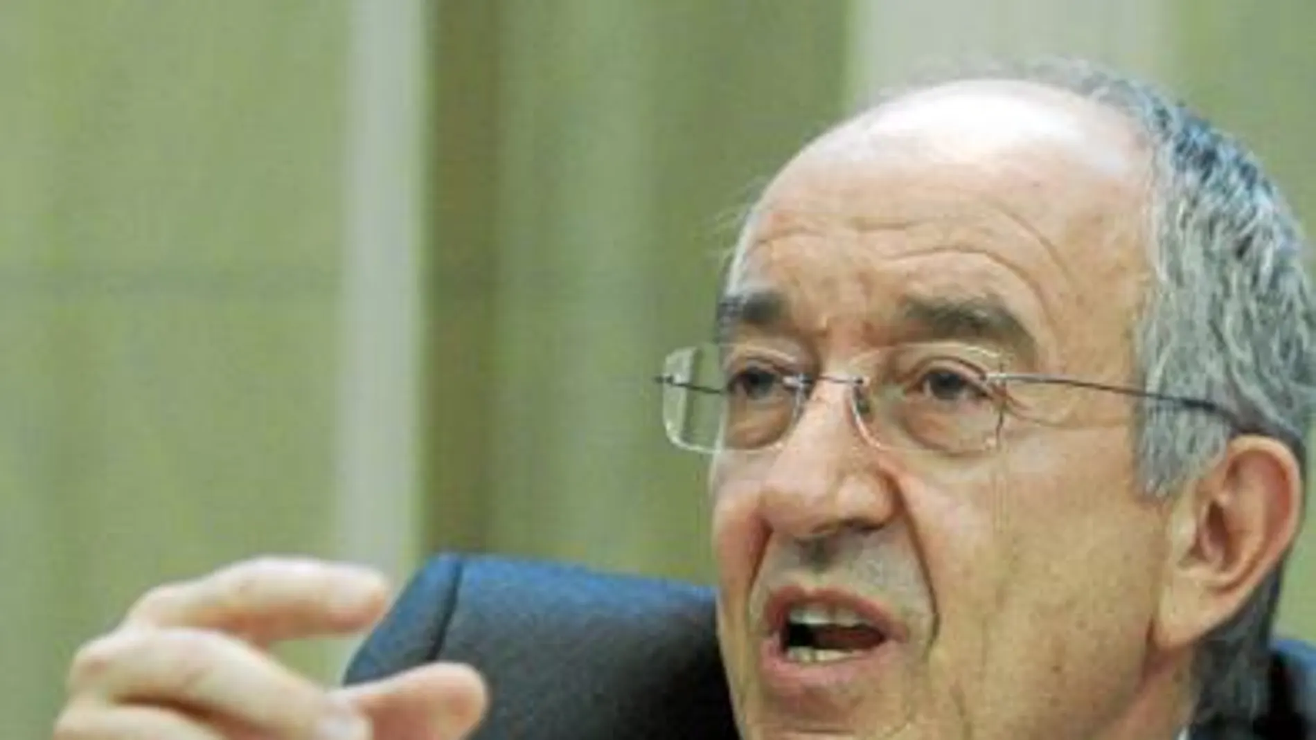 Fernández Ordóñez, gobernador del Banco de España, expresó su satisfacción por el resultado del test