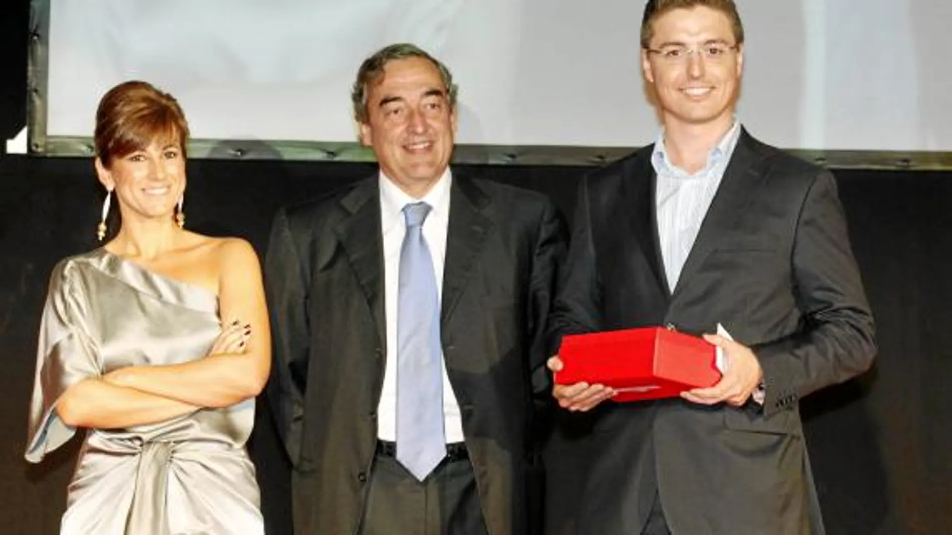 De izquierda a derecha, Marta Martí, Joan Rosell y Tomás Diago, creador del portal de descargas
