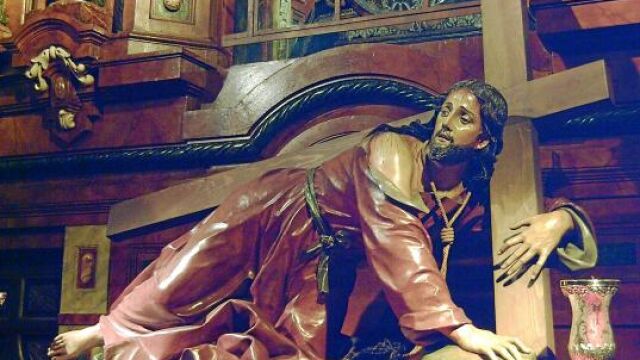 Cristo caído de la Real Parroquia de San Ginés de Madrid. Se trata de una imagen de la escuela napolitana tallada por el escultor italiano Nicola Fumo en 1698.