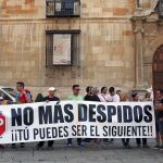 Los trabajadores de Vestas se concentran frente al Edificio Botines de la capital leonesa