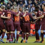 Los jugadores del FC Barcelona celebran tras marcar ante el Deportivo de La Coruña. EFE/Lavandeira jr