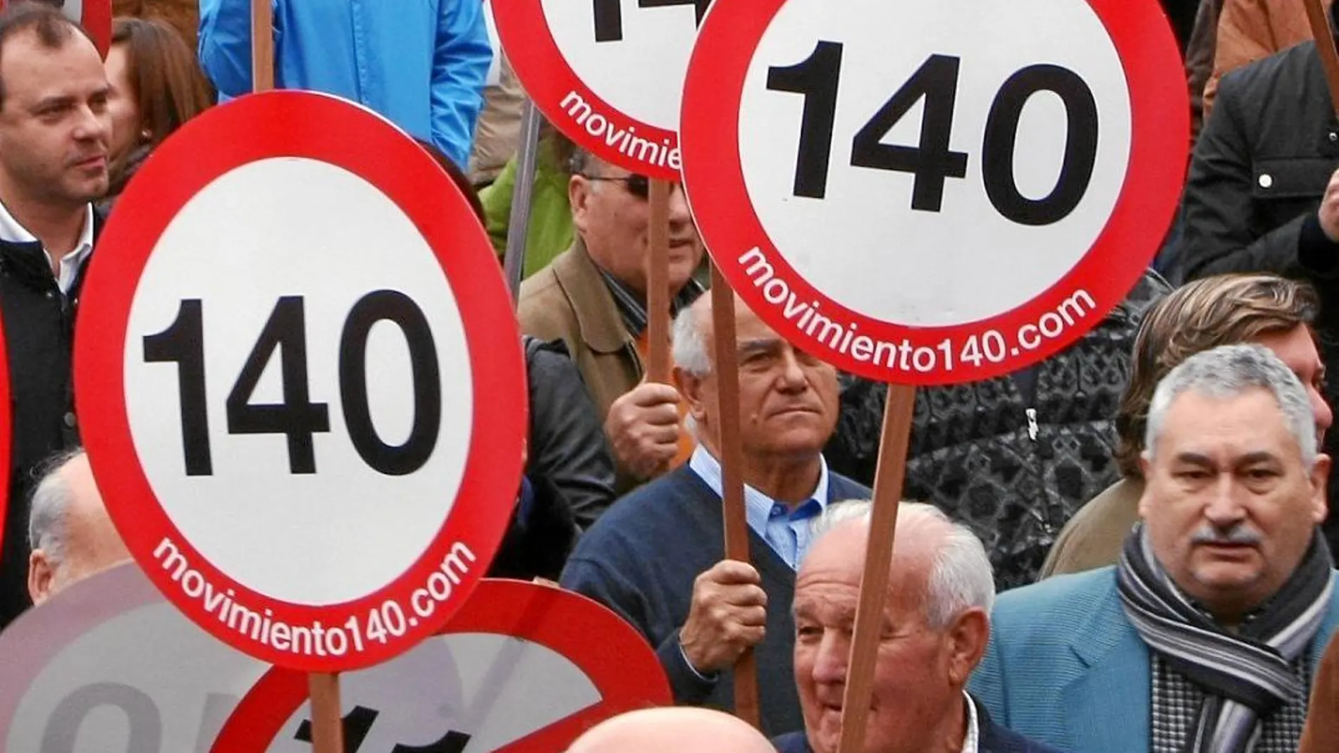 Algunas plataformas ciudadanas reclaman un aumento en los límites de velocidad en las autopistas y autovías a 140 kilómetros por hora