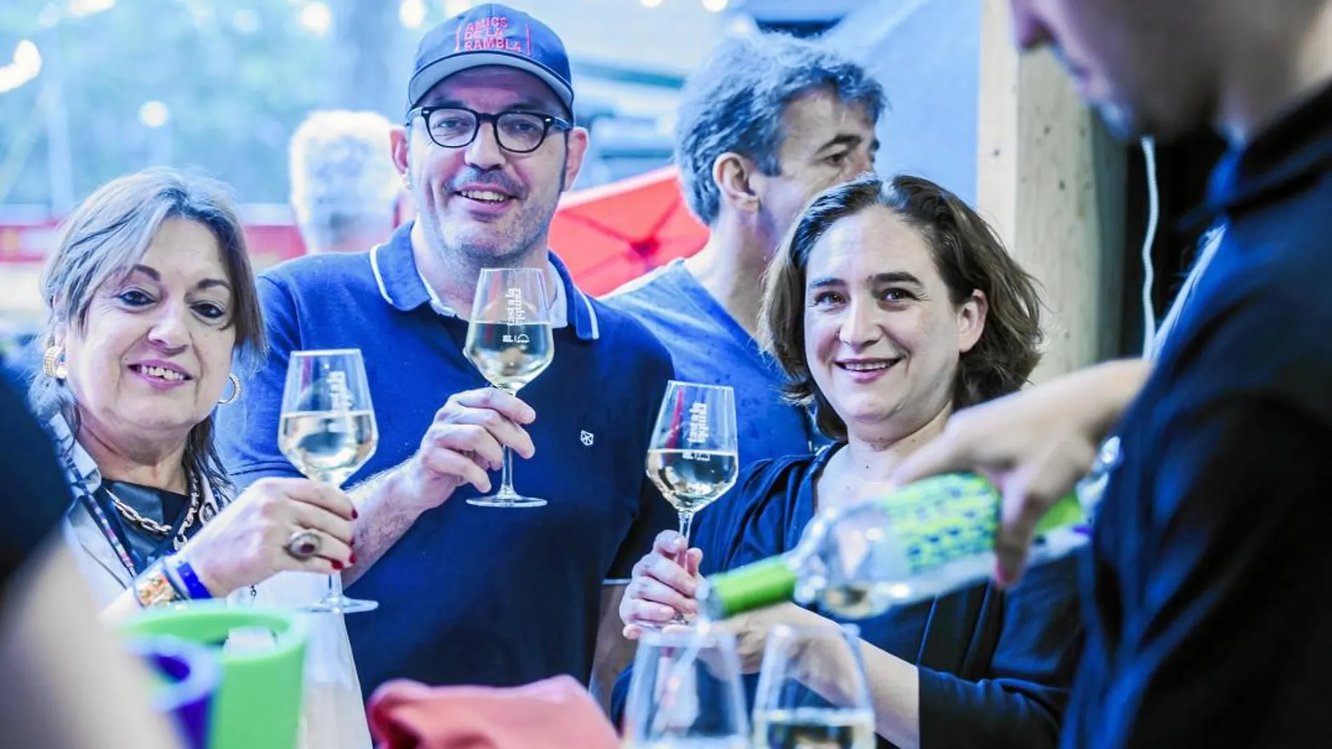 La alcaldesa Ada Colau en la presentación de la propuesta gastronómica «Tast a la Rambla» / La Razon