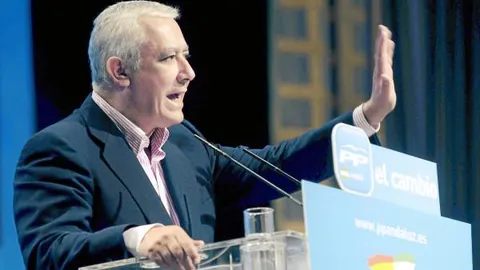 El presidente del PP-A, Javier Arenas, durante su intervención en el Palacio de Congresos de Granada