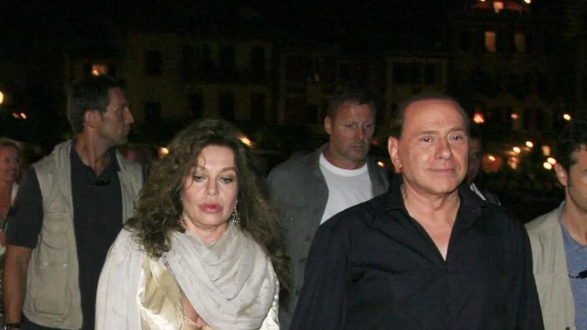 El matrimonio de Berlusconi y Lario duró 19 años, tiempo en el que tuvieron tres hijos, Barbara, Eleonora y Luigi