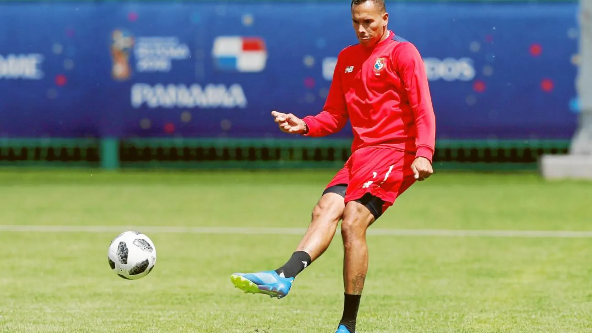 Blas Pérez durante el último entrenamiento de Panamá / Efe