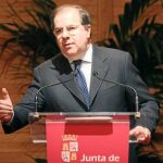 Juan Vicente Herrera, durante su intervención ante los alcaldes y presidentes de las diputaciones
