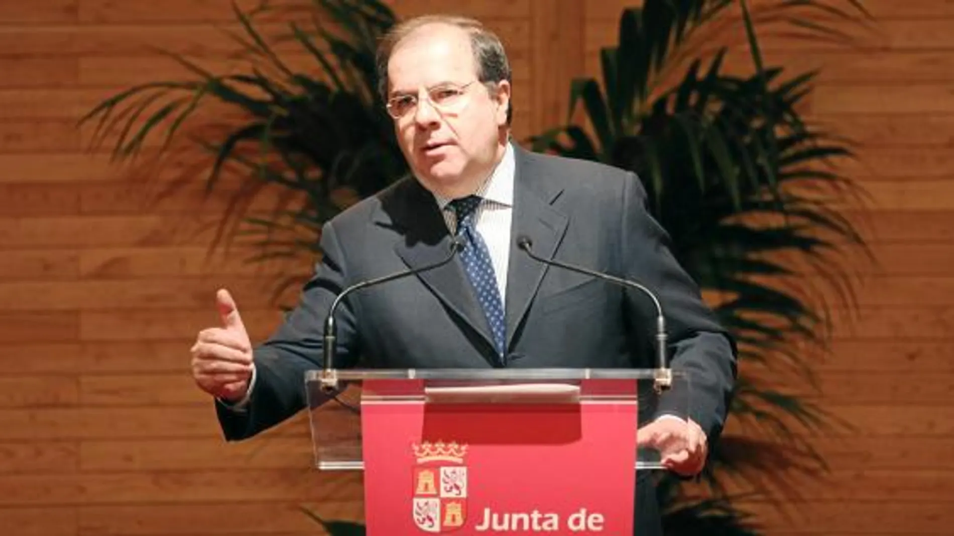 Juan Vicente Herrera, durante su intervención ante los alcaldes y presidentes de las diputaciones
