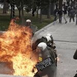 Grupos anarquistas han lanzado cócteles molotov durante la manifestación en Atenas