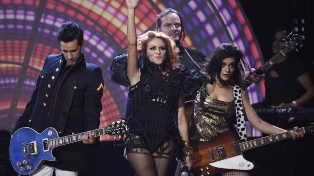 Paulina Rubio actúa durante la gala