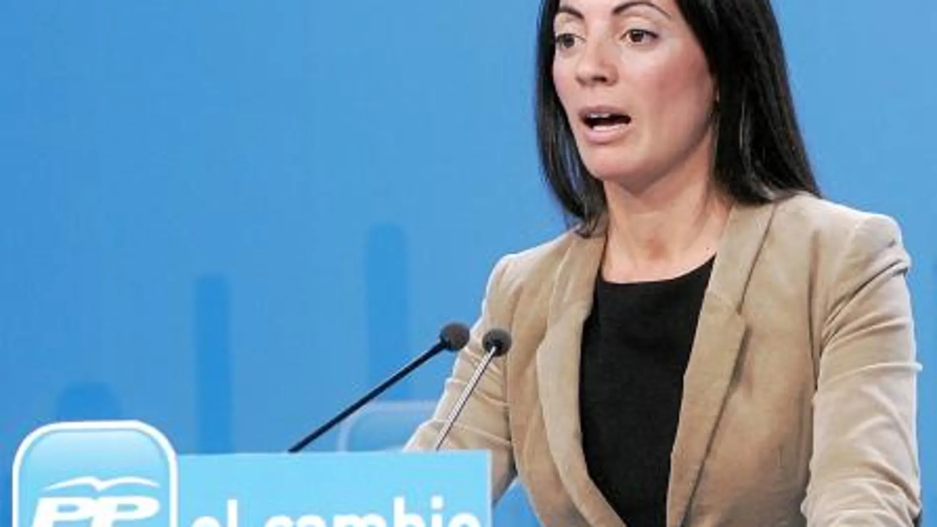 La portavoz del PP-A, Rosario Soto, ayer, en la sede de su partido en Sevilla