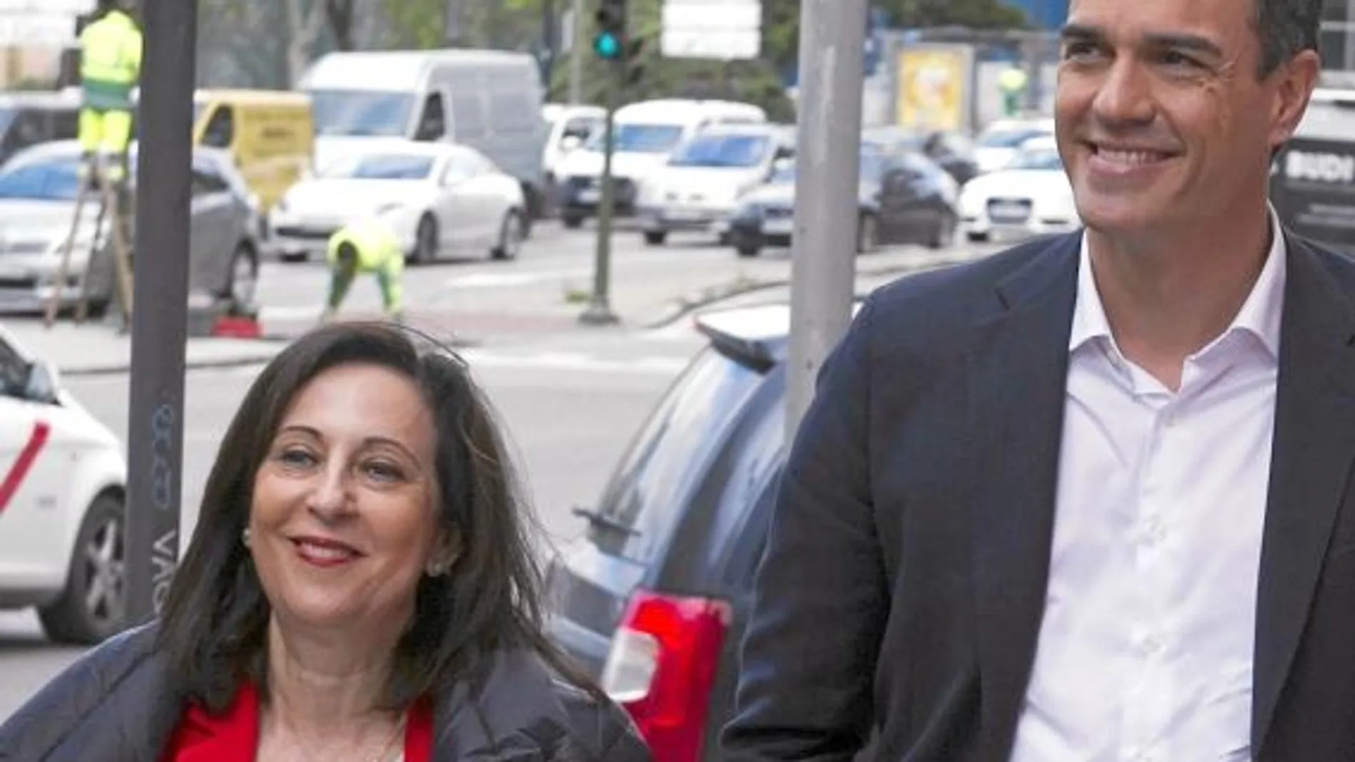 El secretario general del PSOE, Pedro Sánchez, con Margarita Robles