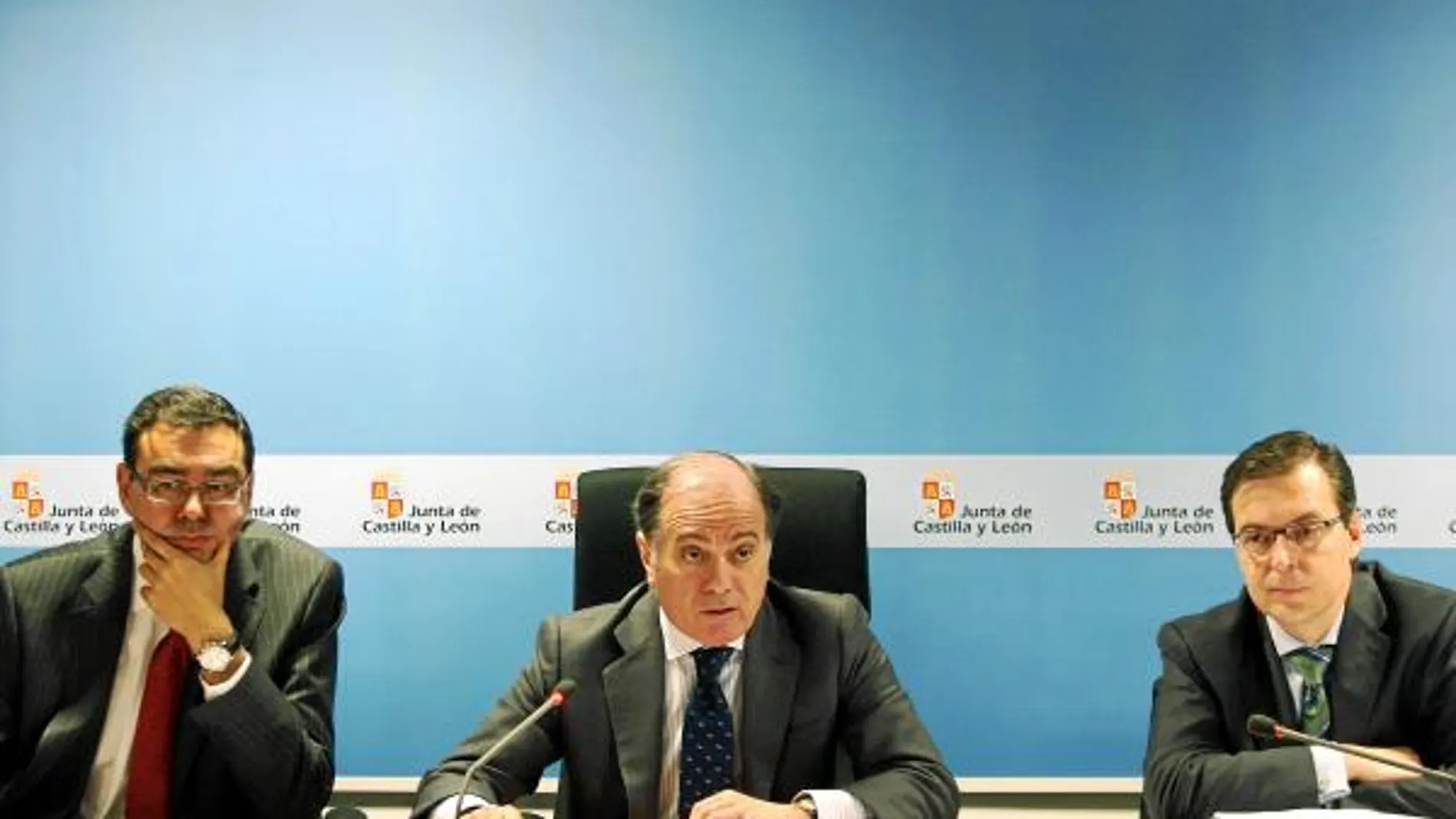 Tomás Villanueva junto a Ignacio Ariznavarreta y Germán Barrios anuncia esta nueva inversión de la Junta
