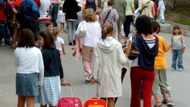 Educación evitará la sobrecarga en las mochilas escolares con la división de los libros de texto por trimestres