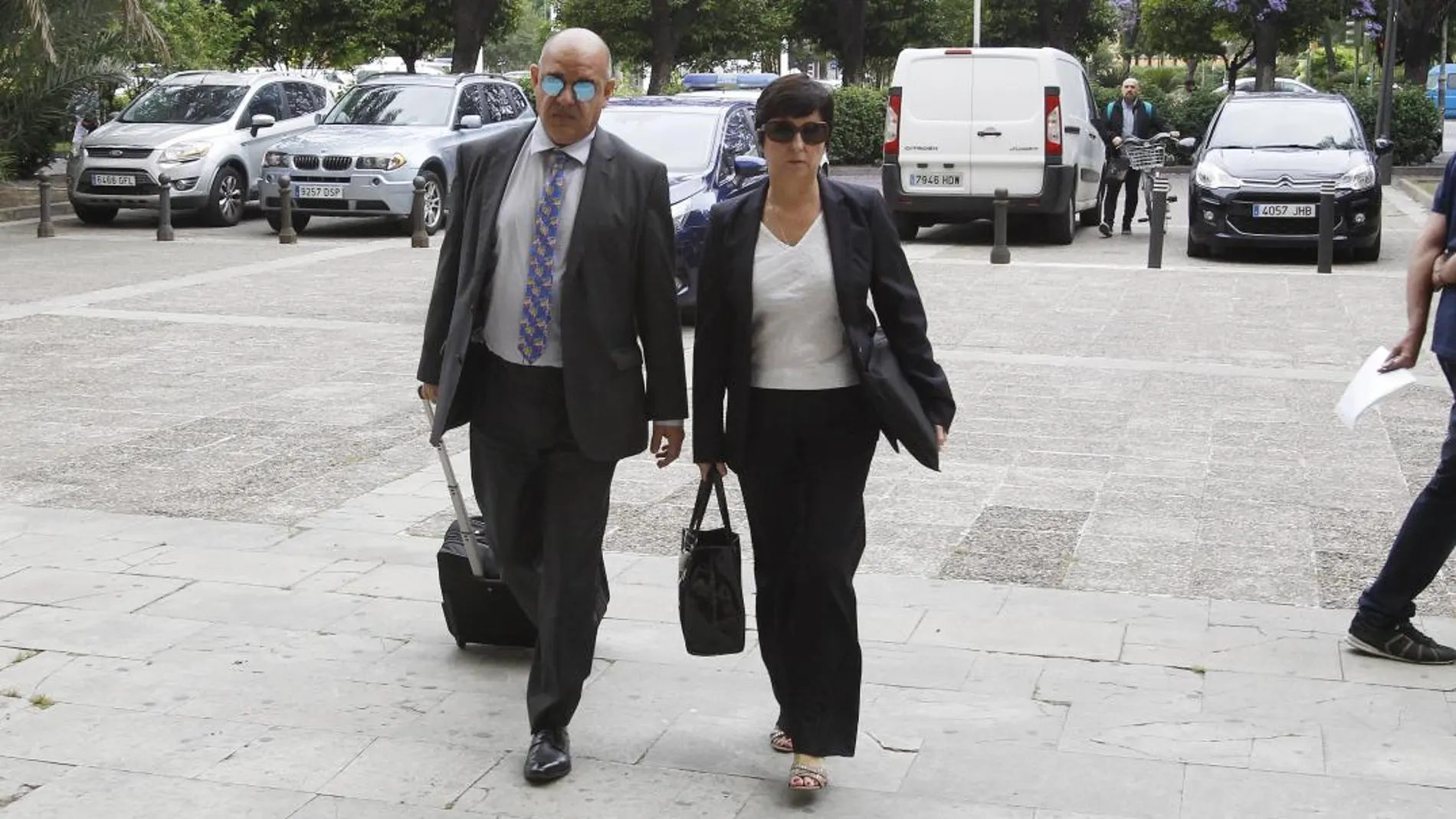 La ex trabajadora de Faffe y ex asesora de la Dirección General de Trabajo, María José Rofa, en los juzgados sevillanos (Foto: Manuel Olmedo)