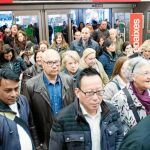 Clientes a la hora de la apertura de unos grandes almacenes el primer día de rebajas de este año