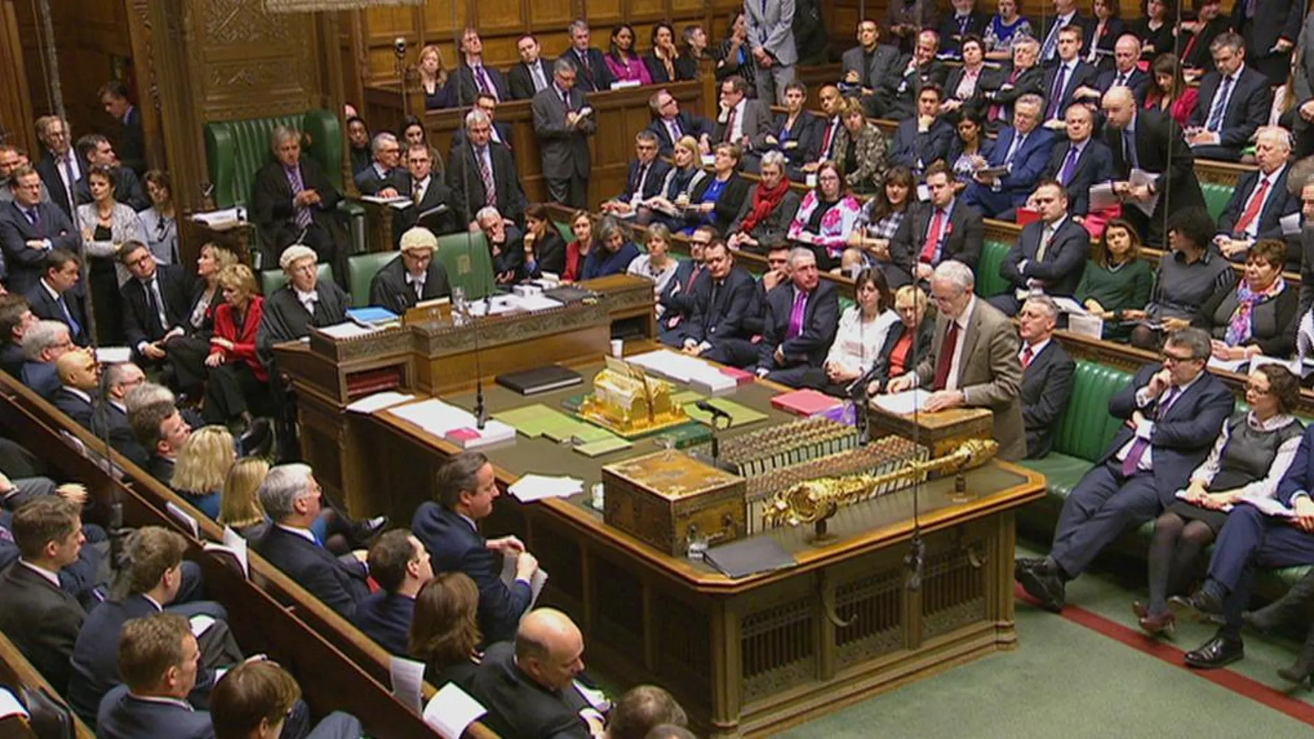 El Parlamento británico da luz verde a Cameron para bombardear Siria