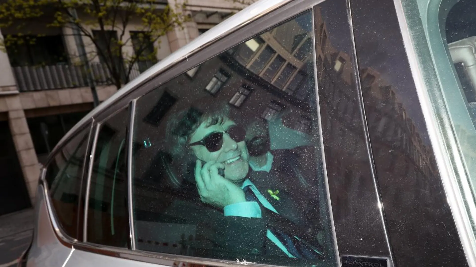 Carles Puigdemont llega en coche a un edificio en Berlín (Alemania). EFE/ FELIPE TRUEBA