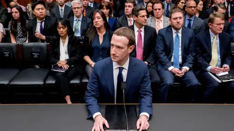 El CEO de Facebook, Mark Zuckerberg, ha tenido que dar explicaciones por la filtración masiva