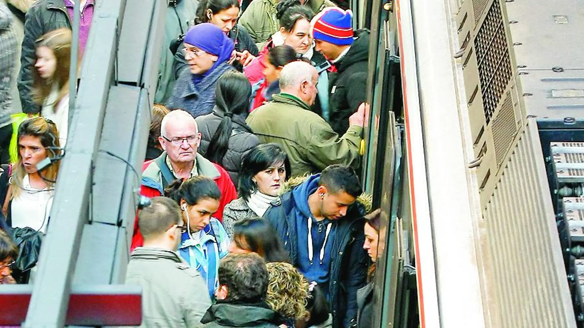 Metro negocia una rebaja salarial con la huelga al cuello